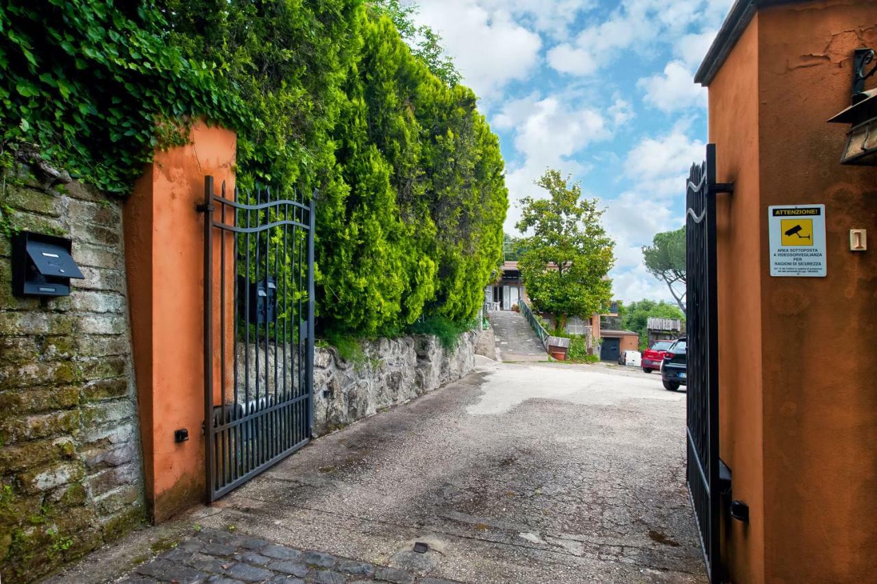 Villalbert Castel Gandolfo Bagian luar foto
